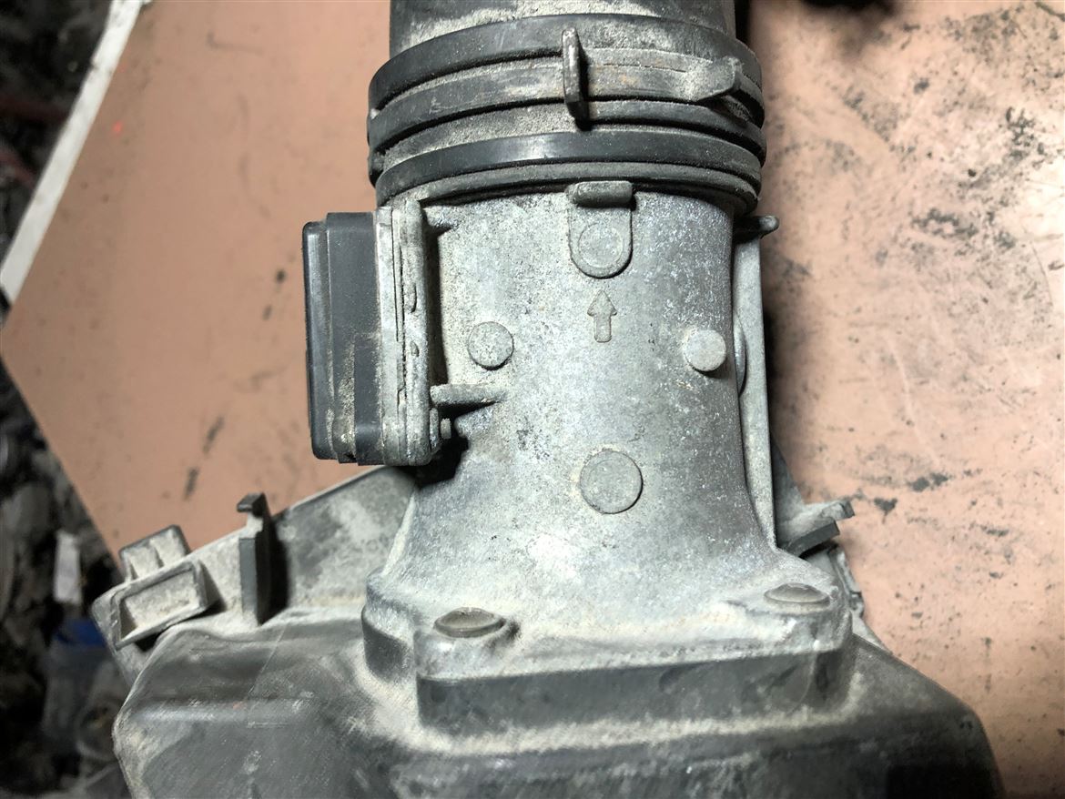 Audi A4 A6 1.6 1997-2000 Hava Akışmetre 037906461B HITACHİ