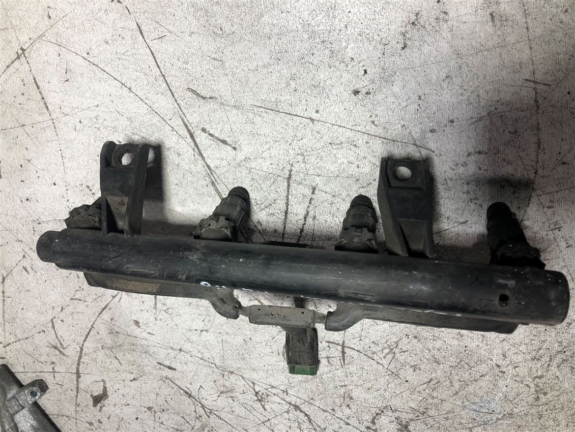 Citroen Xsara 1.6 1997-2001 Enjektör Kütüğü 9625194080