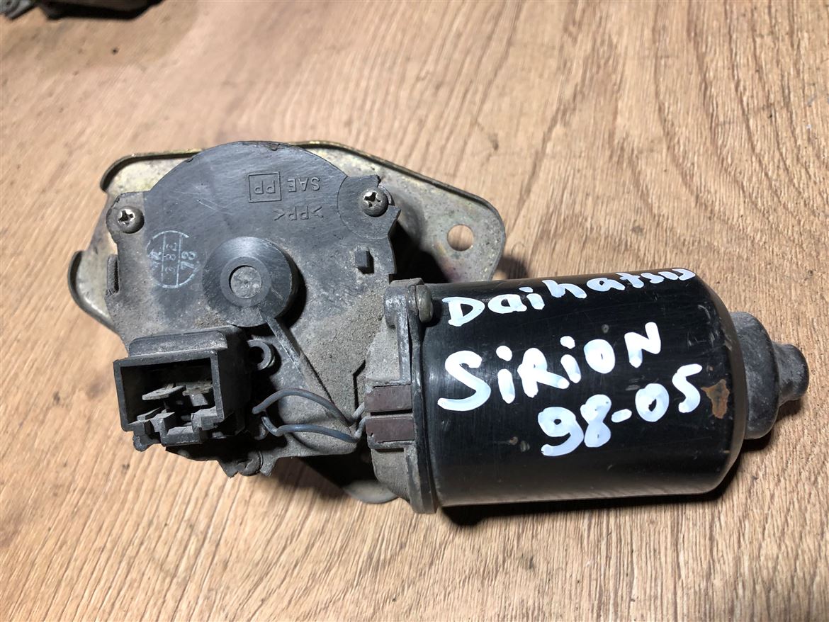 Daihatsu Sirion 1998-2005 Ön Cam Silecek Motoru