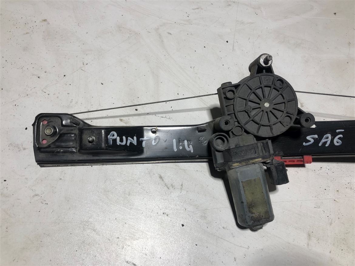 Fiat Grande Punto EVO (199) 2005-12 Sağ Ön Kapı Cam Krikosu 51723317