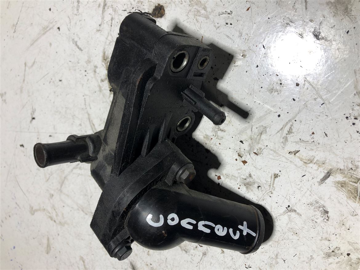 Ford Connect 2002-2012 Termostat Gövdesi