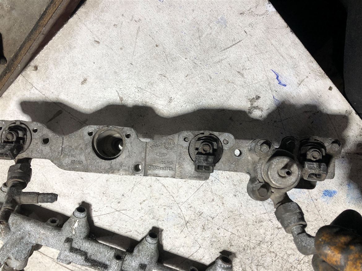 Ford Escort Mondeo 1992-2000 938F-9d280-CA Enjektör Kütüğü