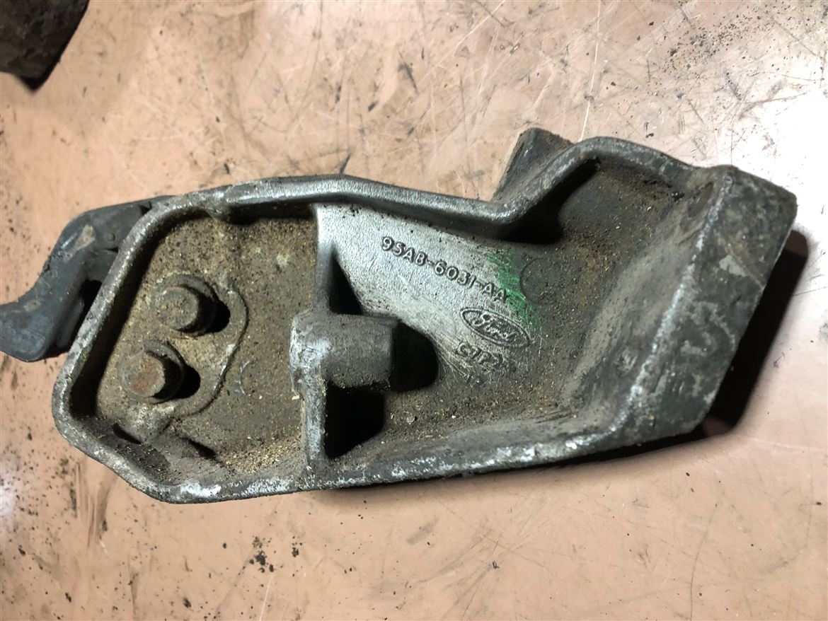 Ford Escort Motor Takozu Bağlantı Braketi (95AB6031AA)