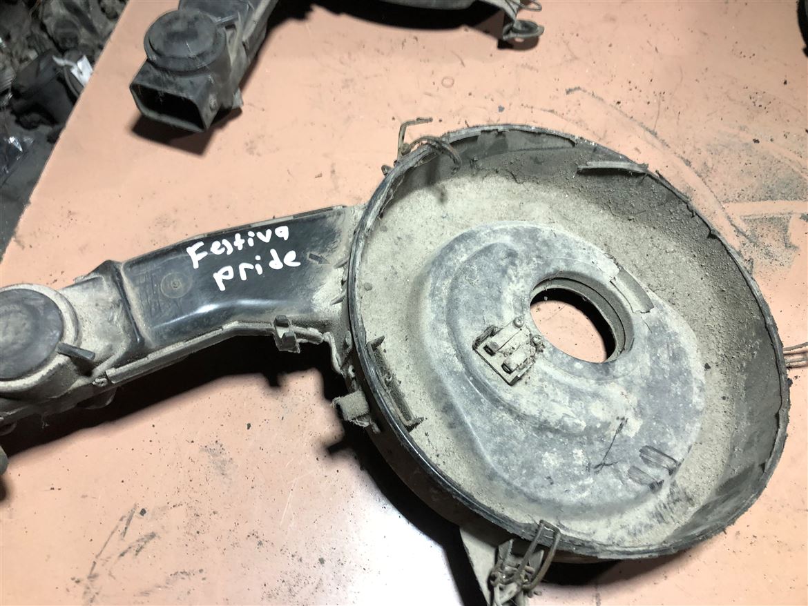 Ford Festiva Kia Pride Hava Filtre Kutusu