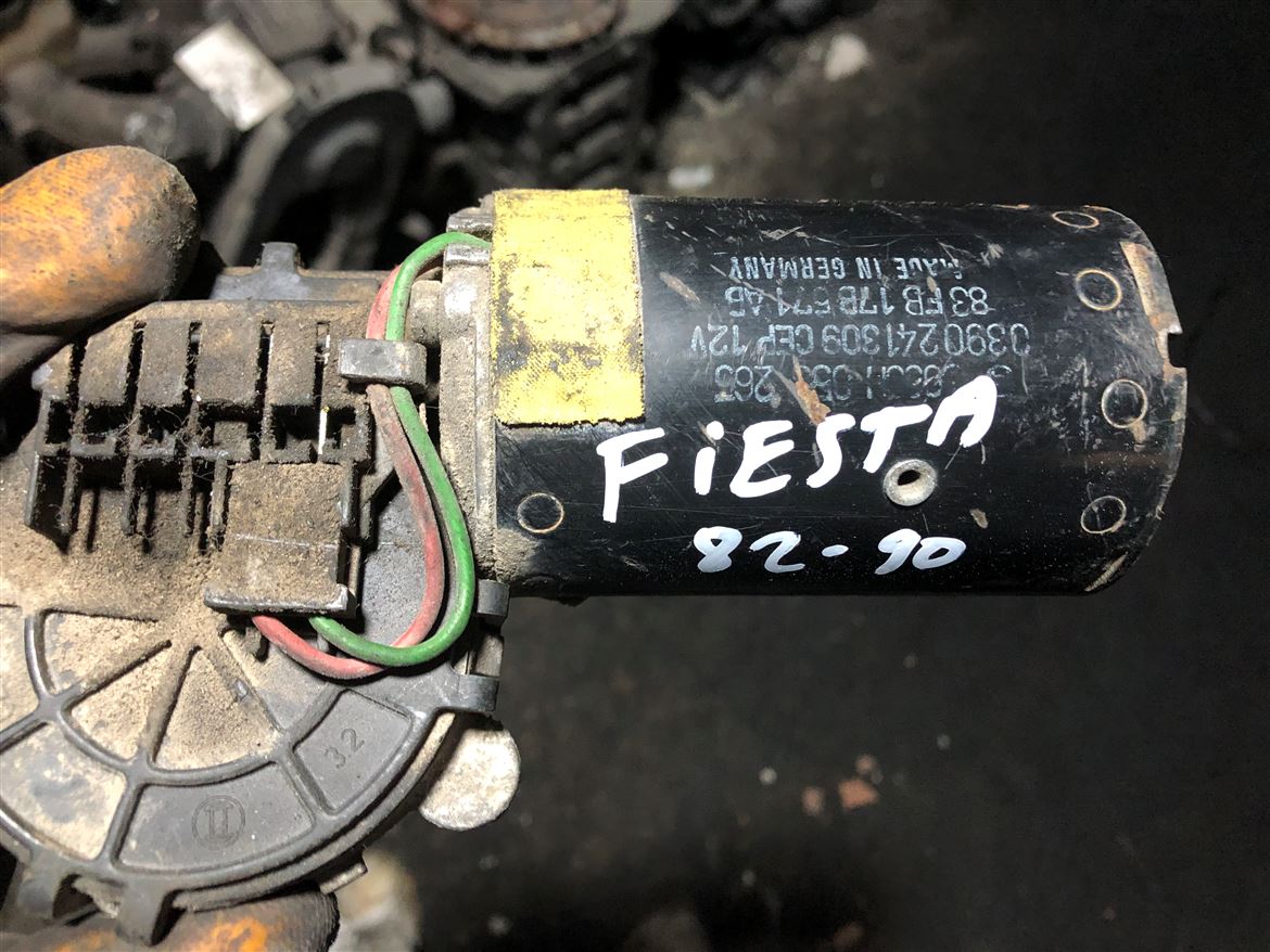 Ford Fiesta 1982-1990 Ön Cam Silecek Motoru