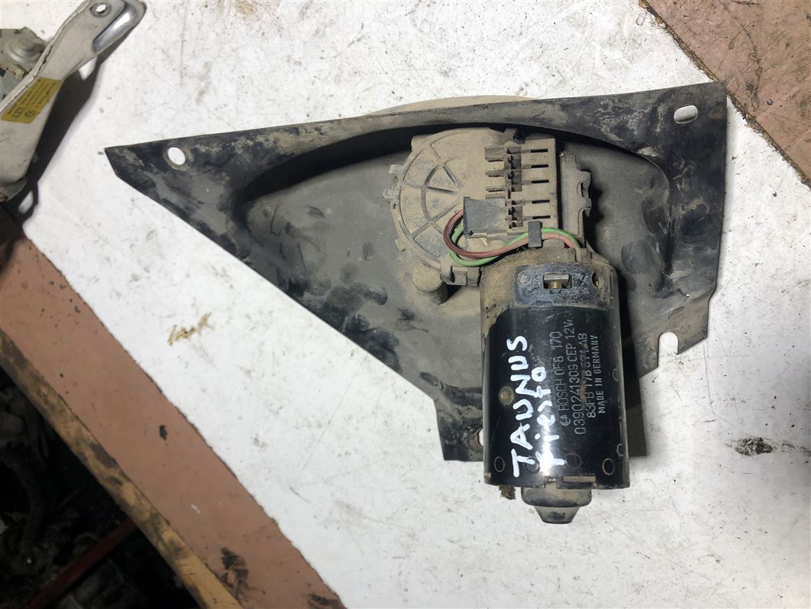 Ford Fiesta 19831995 Ön Cam Silecek Motoru (2)
