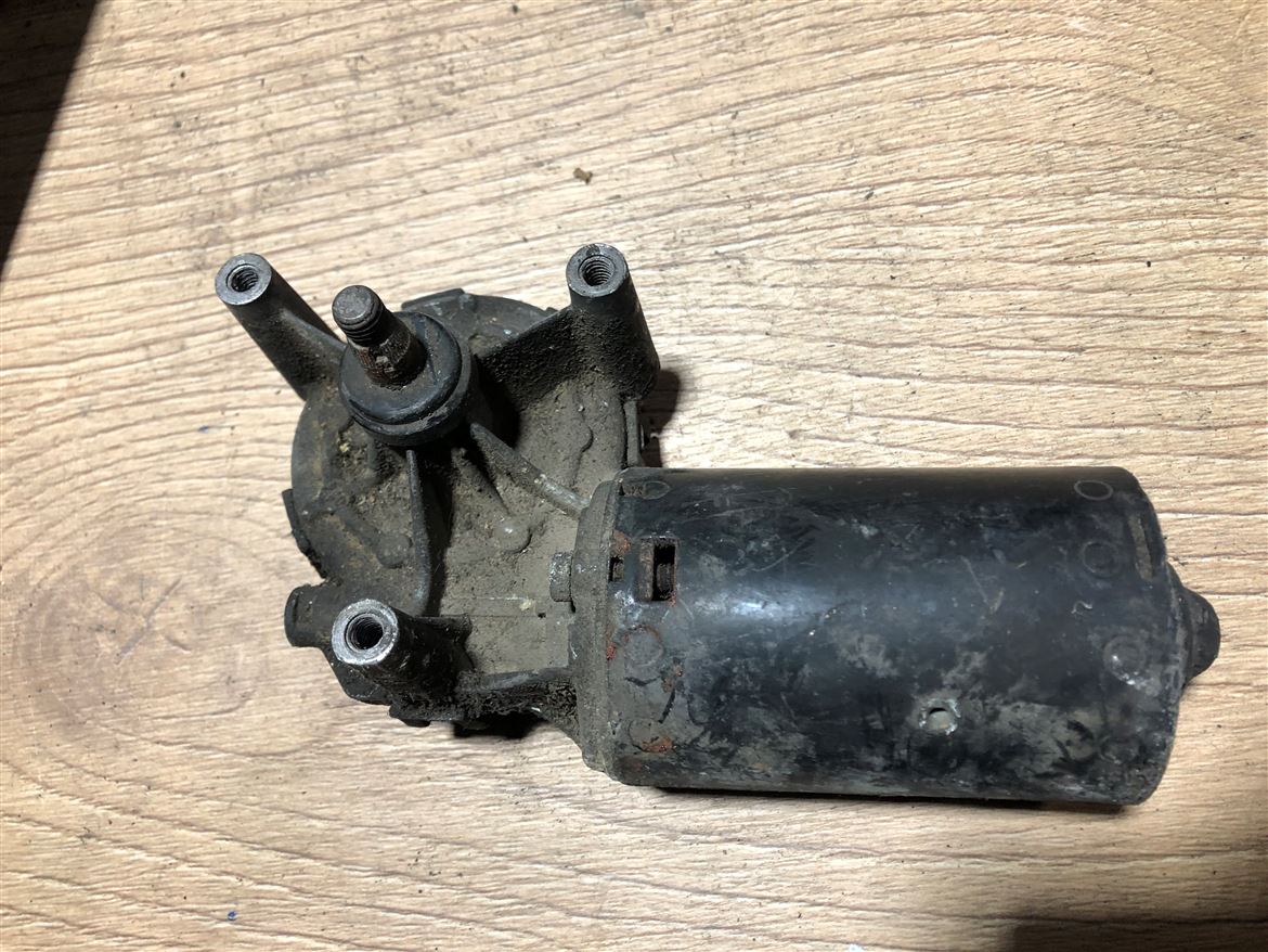 Ford Sierra 1985-1992 Ön Cam Silecek Motoru (3)