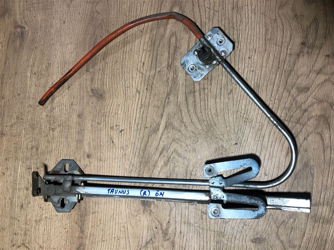 Ford Taunus Sağ Ön Kapı Manuel Cam Krikosu