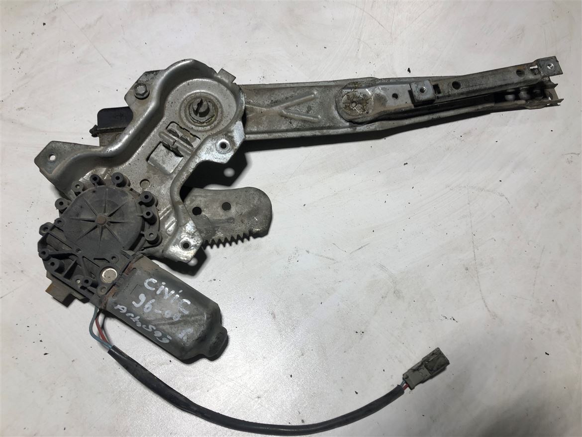 Honda Civic 1996-00 Arka Sağ Kapı Cam Krikosu (2)