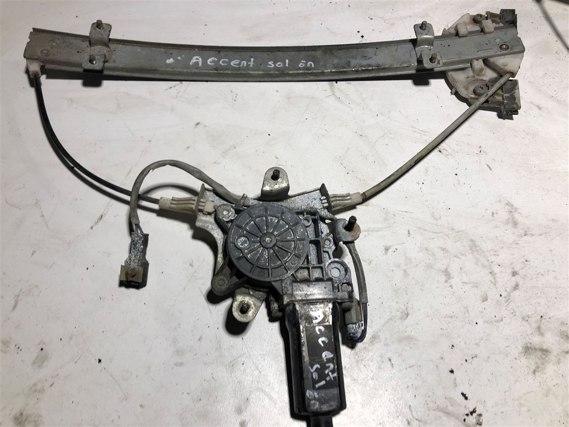 Hyundai Accent 1995-2000 Sol Ön Cam Krikosu