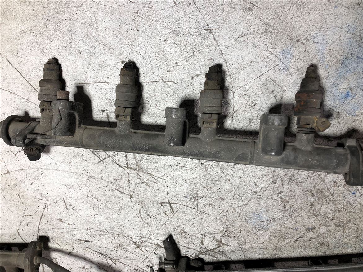 Hyundai Elantra 1.5 Sonata 2.0 Enjektör Kütüğü