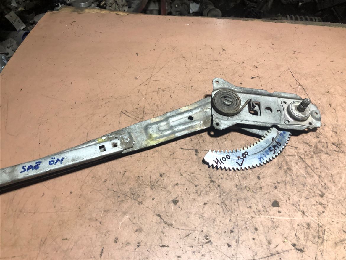 Hyundai H100 L300 1993-2008 Manuel Sağ Ön Kapı Cam Krikosu