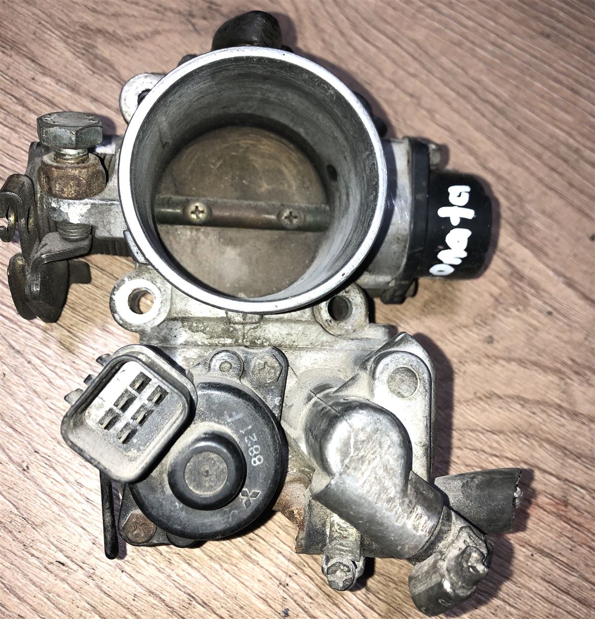 Hyundai Sonata 1990-1995 Gaz-Boğaz Kelebeği (Rolanti Sensörlü)