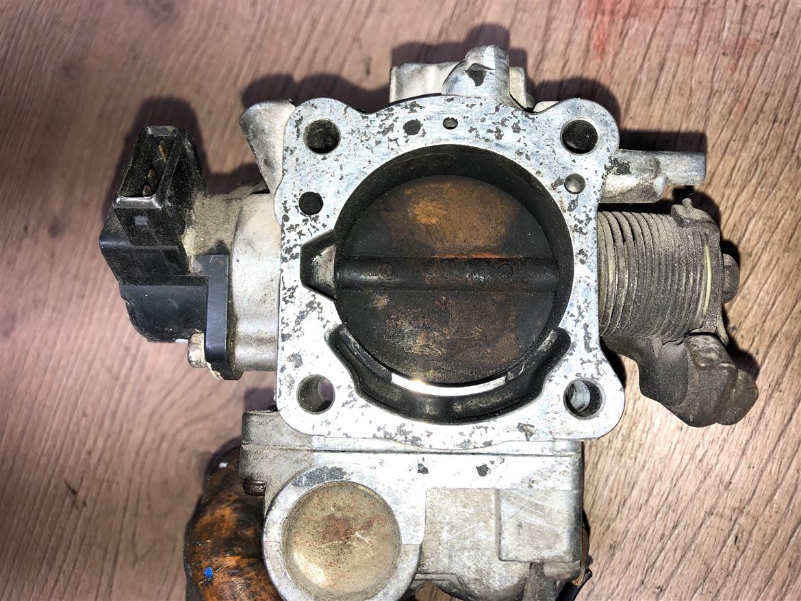 Hyundai Sonata 1990-1995 Gaz-Boğaz Kelebeği (Rolanti Sensörlü)