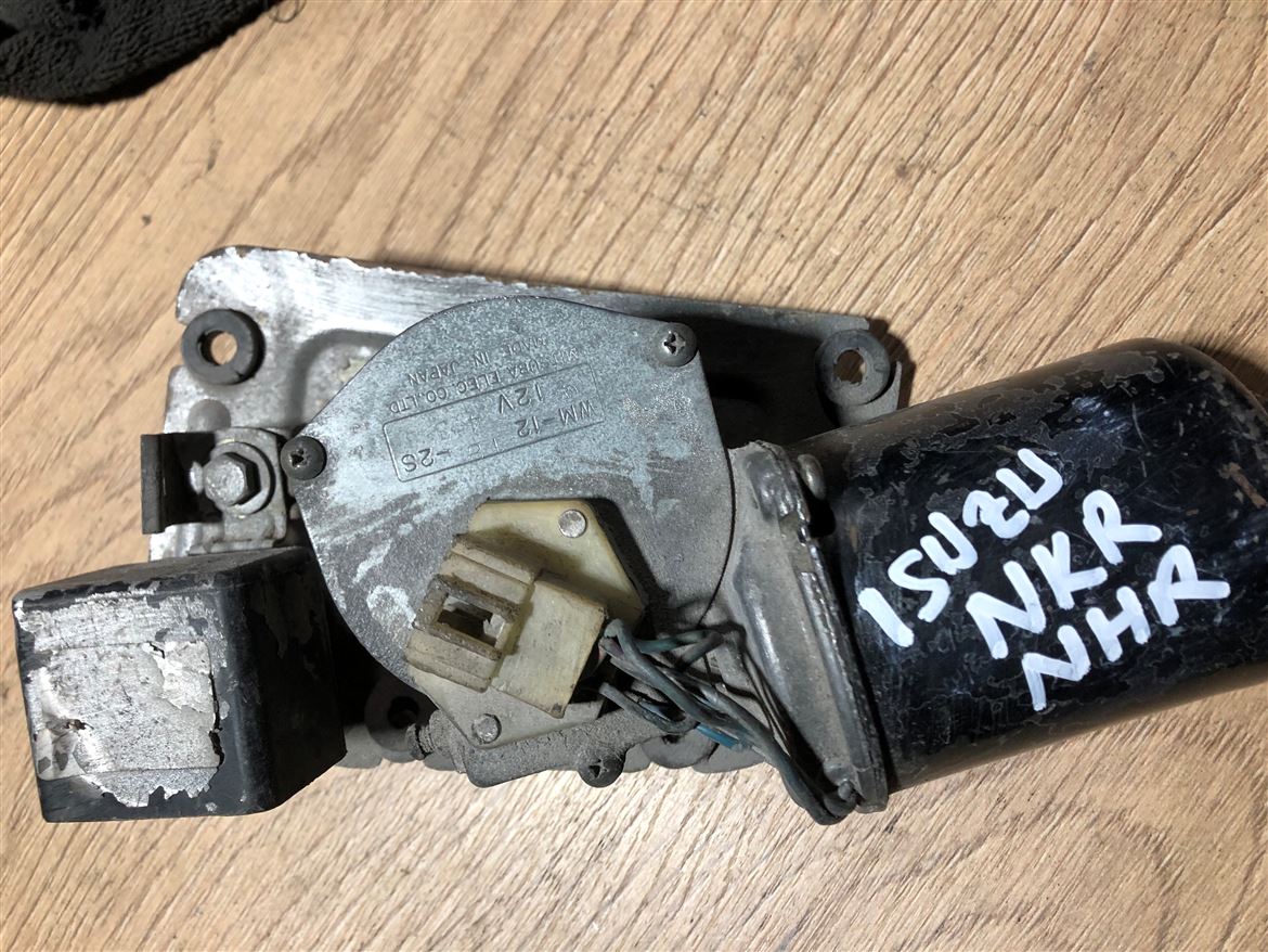 Isuzu NKR NHR Ön Cam Silecek Motoru