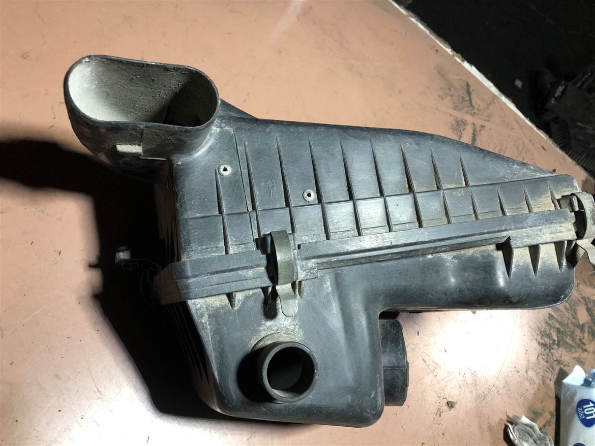 Kia Clarus 2.0 Hava Filtre Kutusu