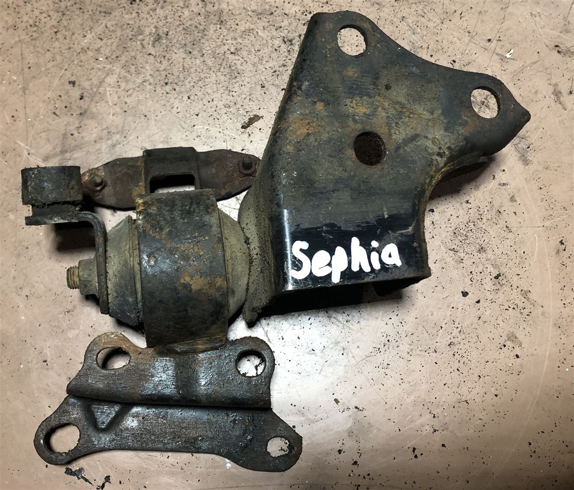 Kia Sephia Motor Takozo Şanzıman Bağlantı Braketi