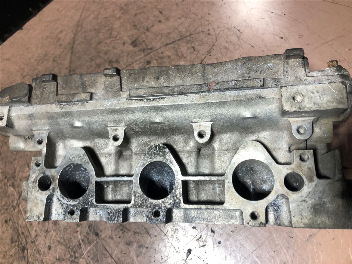 Land Rover Freelander 2.5 V6 1997-06 Ön Silindir Kapağı LDF 104330