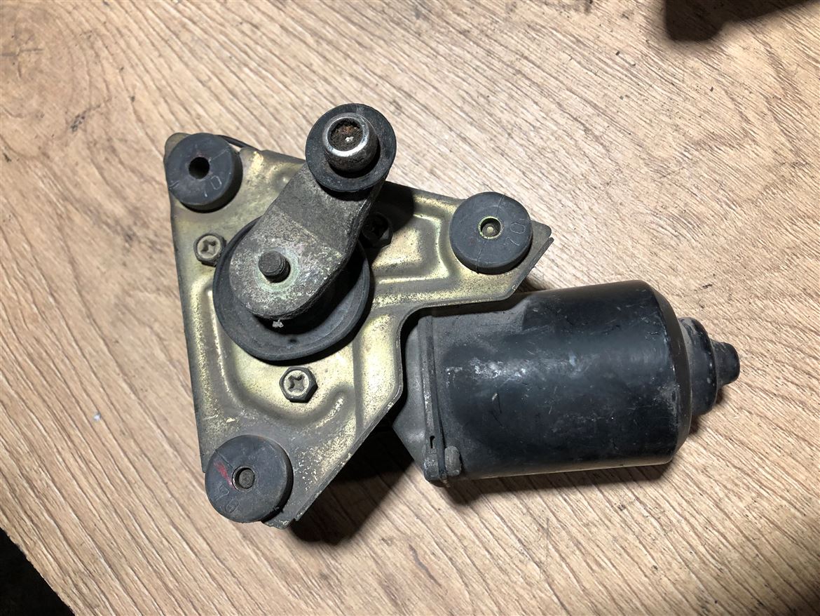 Mazda 323 1990-1998 Ön Cam Silecek Motoru (2)