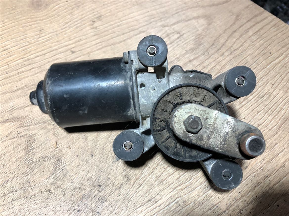 Mazda 323 1994-1998 Ön Cam Silecek Motoru (2)