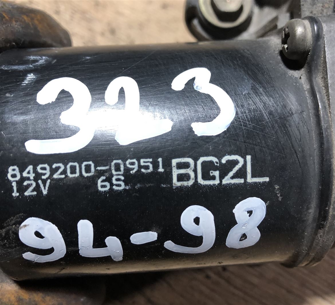 Mazda 323 1994-1998 Ön Cam Silecek Motoru