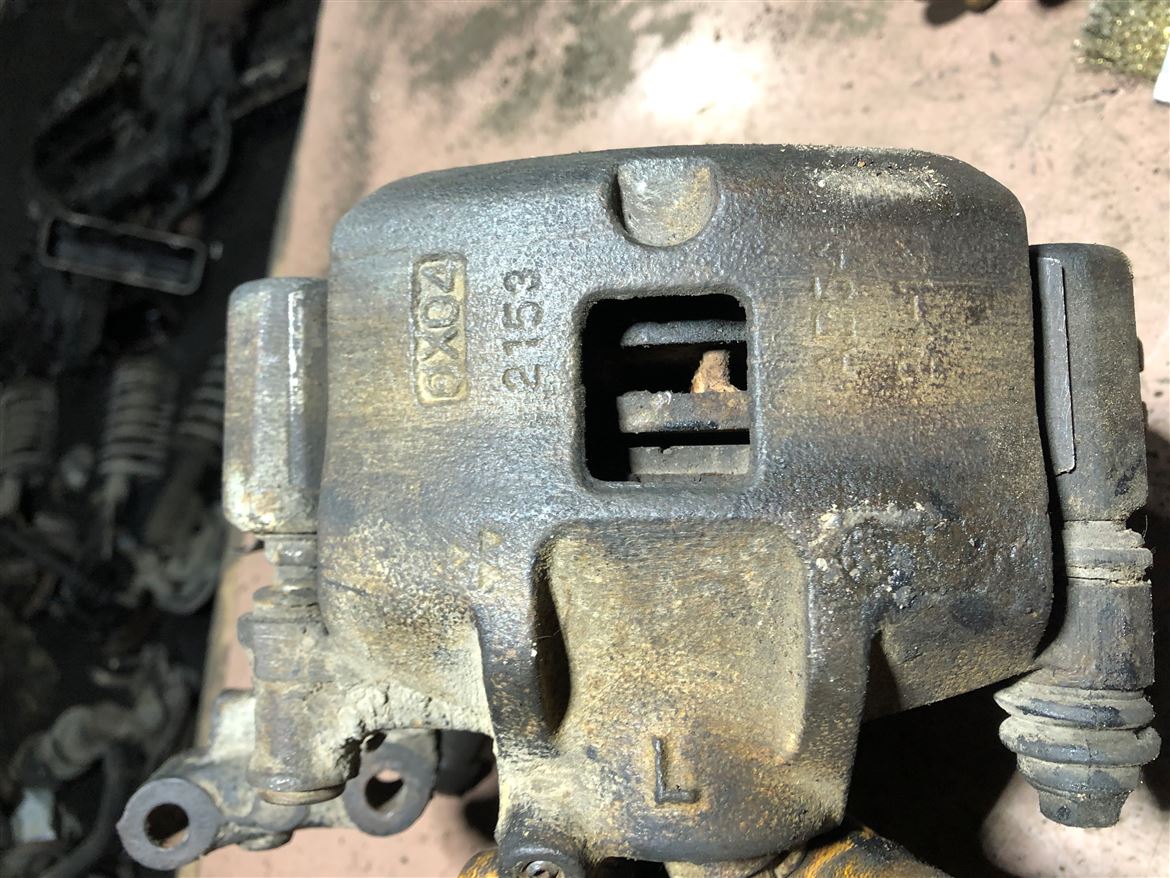 Mazda 626 1988-1991 Sağ Ön Taşıyıcı Porya Aks Kaliper