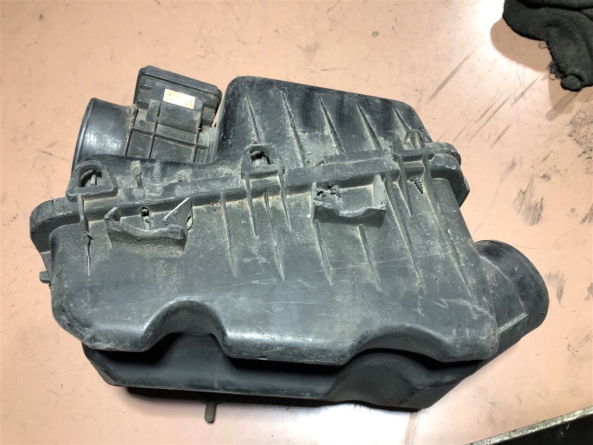 Mazda 626 2.0 GE 1993-1997 Hava Filtre Kutusu