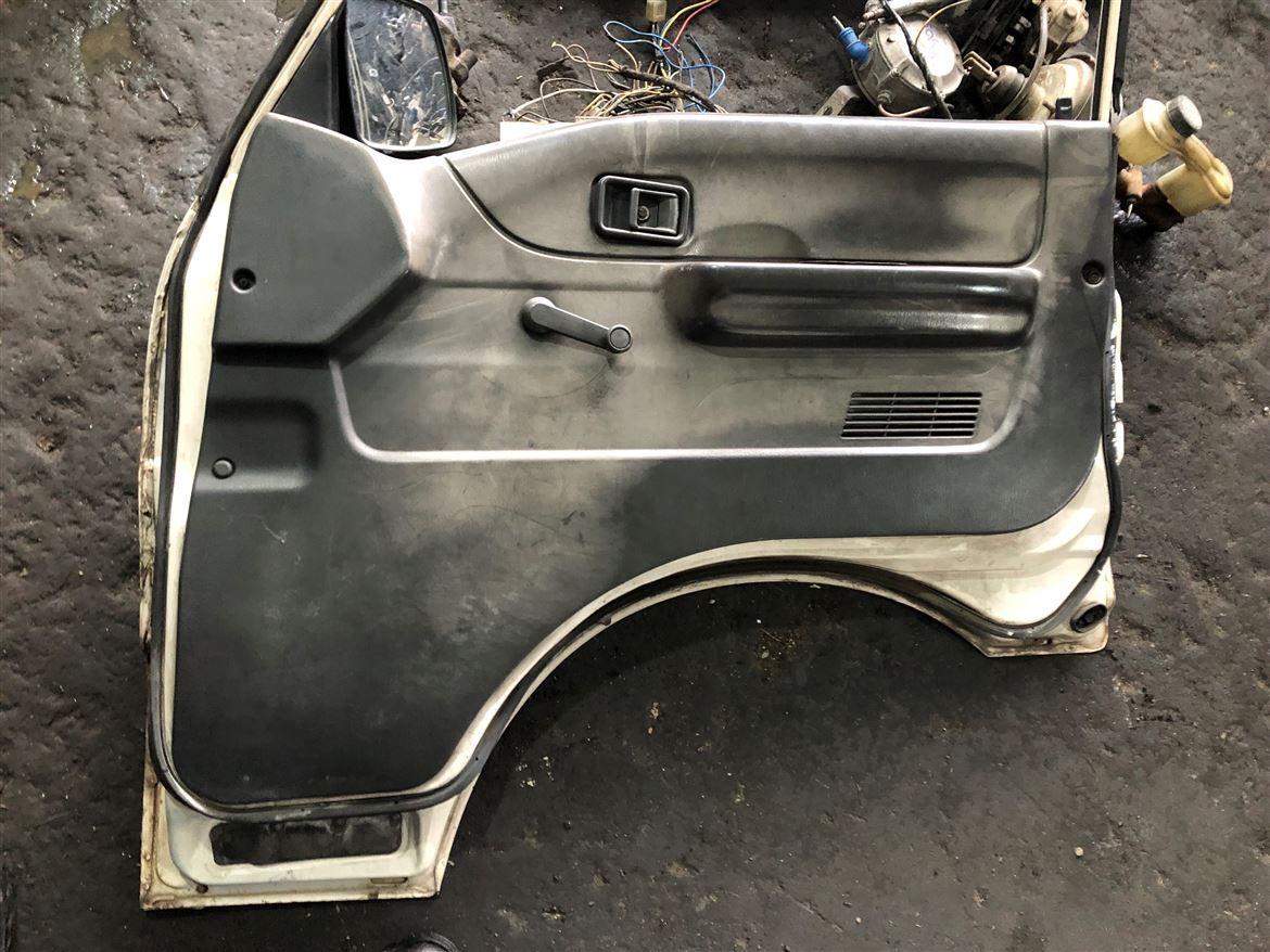 Mazda E2200 1998-2000 Sağ Ön Kapı (Kusurlu)