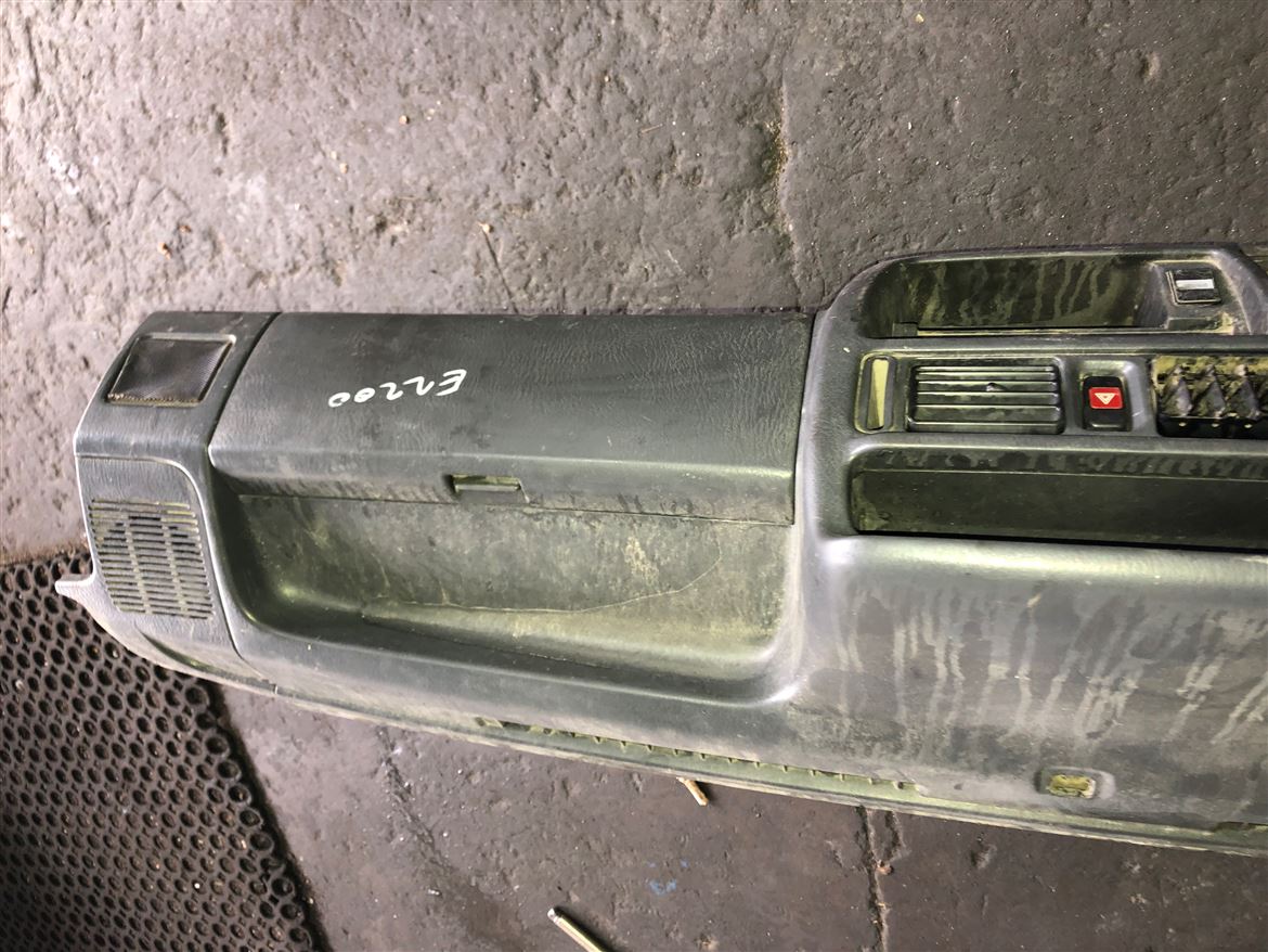 Mazda E2200 1998-2001 Göğüslük Torpido