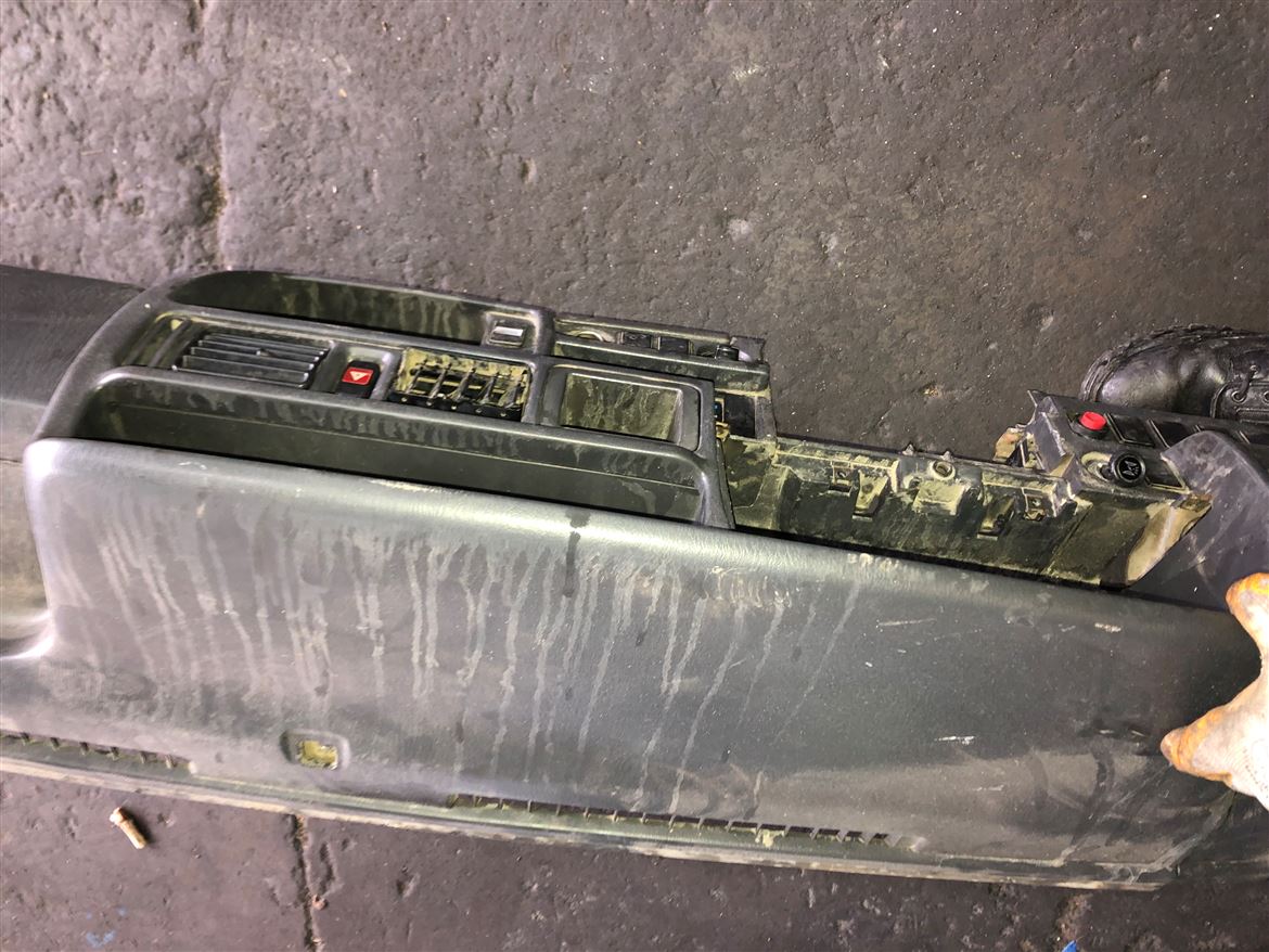 Mazda E2200 1998-2001 Göğüslük Torpido