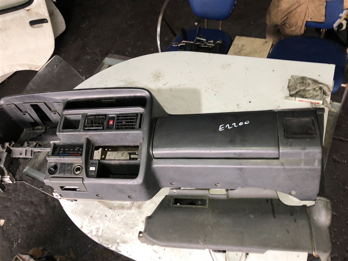 Mazda E2200 1998-2001 Göğüslük Torpido