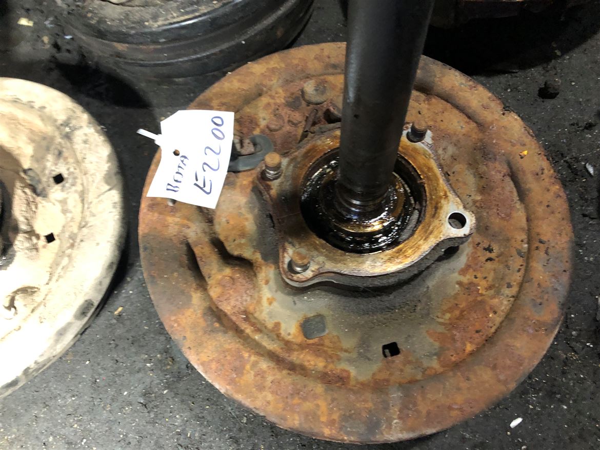 Mazda E2200 Besta Arka Sağ Sol Aks Taşıyıcı Fren Tablası