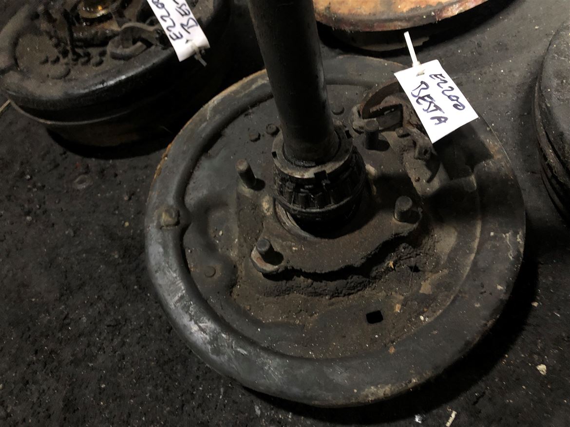 Mazda E2200 Besta Arka Sağ Sol Aks Taşıyıcı Fren Tablası