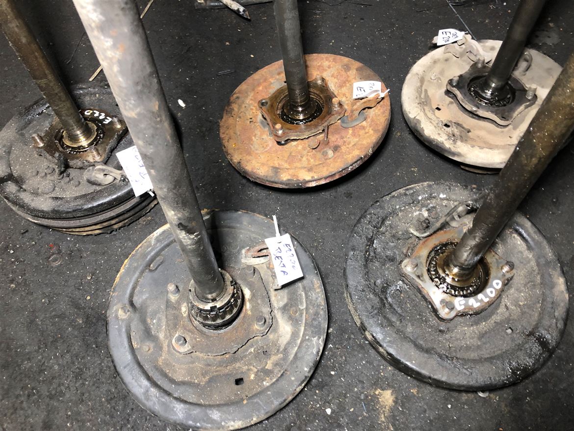 Mazda E2200 Besta Arka Sağ Sol Aks Taşıyıcı Fren Tablası