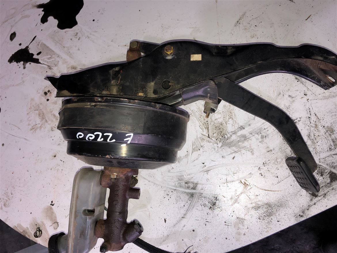 Mazda E2200 Fren Pedalı Wetinghause Fren Merkezi