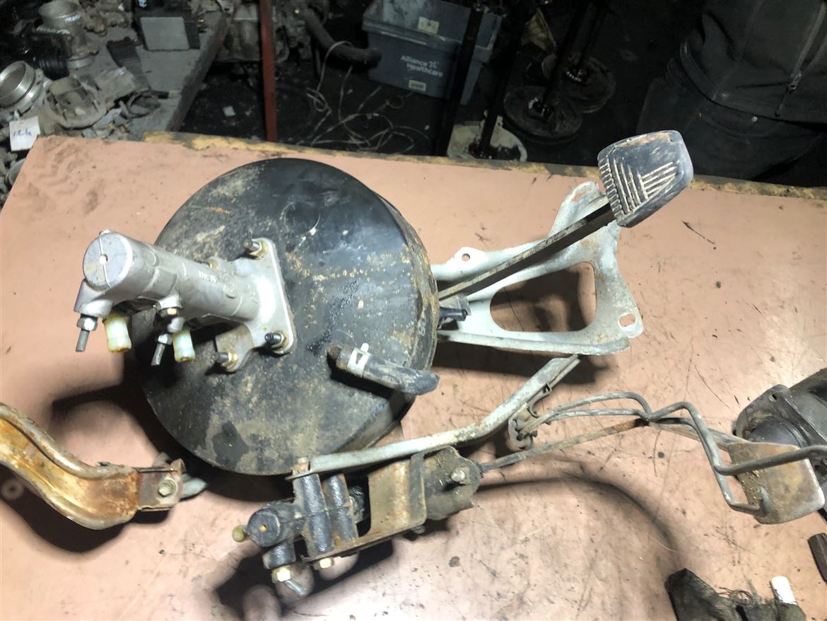 Mazda E2200 Fren Pedalı Wetinghause Fren Merkezi