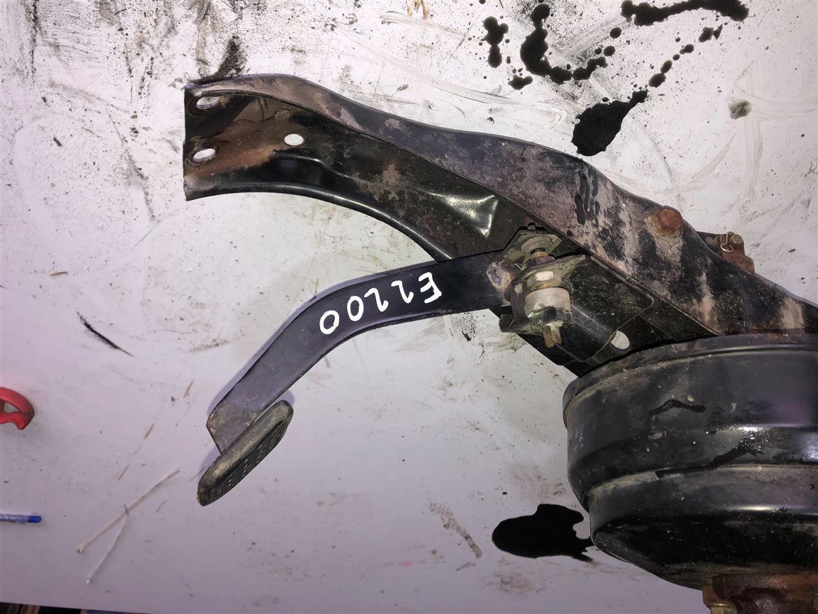 Mazda E2200 Fren Pedalı Wetinghause Fren Merkezi