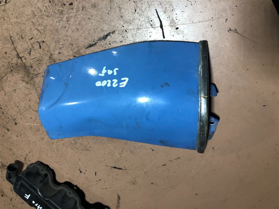 Mazda E2200 Sağ Çamurluk