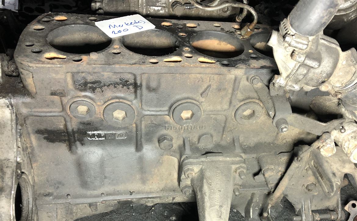 Mercedes 200 D Yarım Motor (2.0 L OM601.912 Dizel I4)-2 (2)