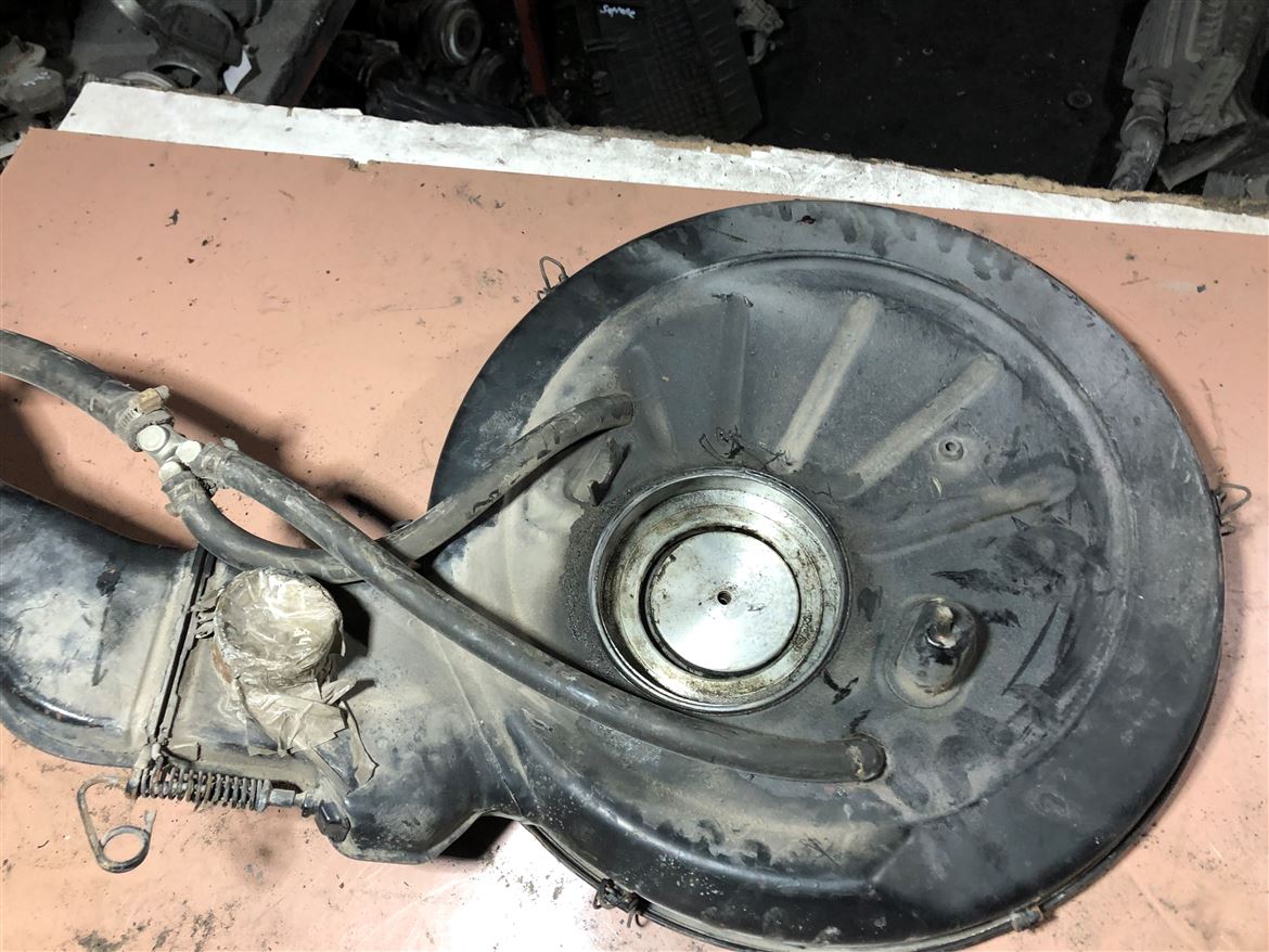 Mercedes W123 Hava Filtre Kutusu