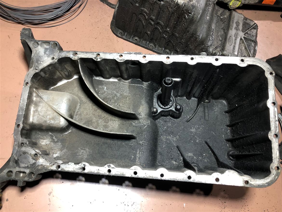 Mercedes W639 Vito Viona Külbütör Kapağı 6460140402