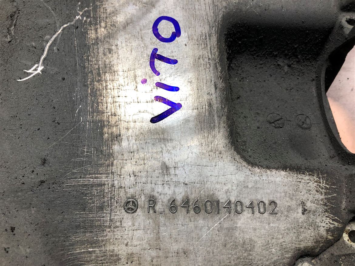 Mercedes W639 Vito Viona Külbütör Kapağı 6460140402