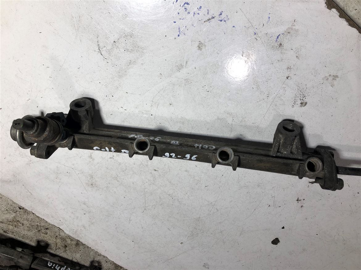 Mitsubishi Colt 1992-1996 Enjektör Kütüğü