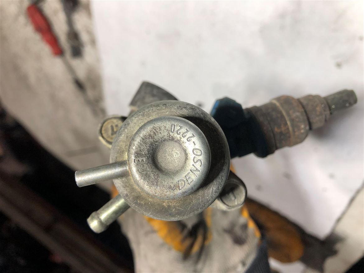 Mitsubishi Colt 1992-1996 Enjektör Kütüğü