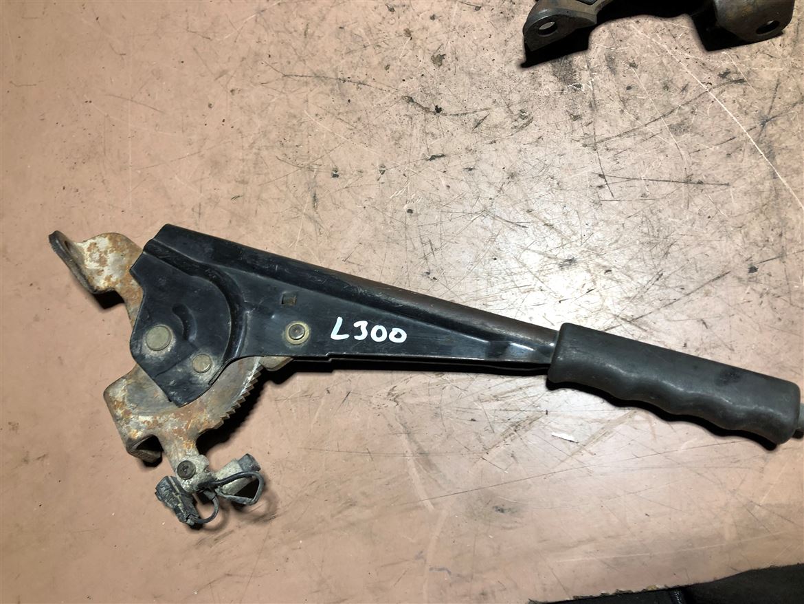 Mitsubishi L300 El Freni Kolu Tabancası