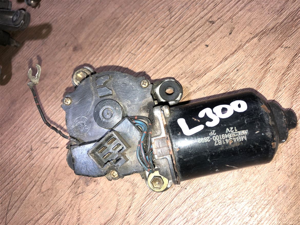 Mitsubishi L300 Ön Cam Silecek Motoru
