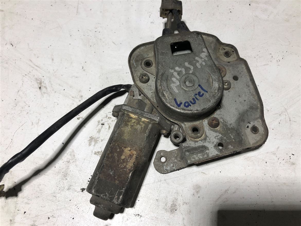 Nissan Altima Laurel Sol Arka Kapı Cam Krikosu