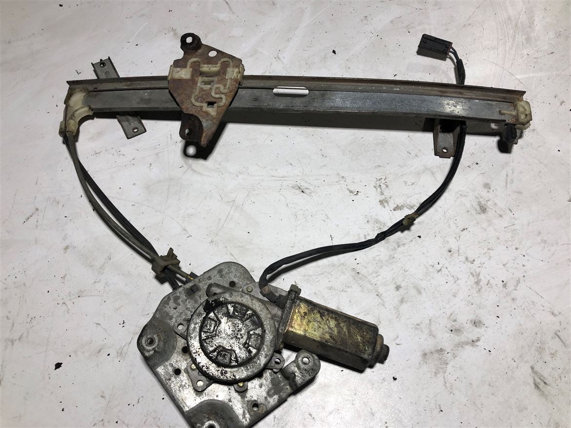 Nissan Altima Laurel Sol Arka Kapı Cam Krikosu