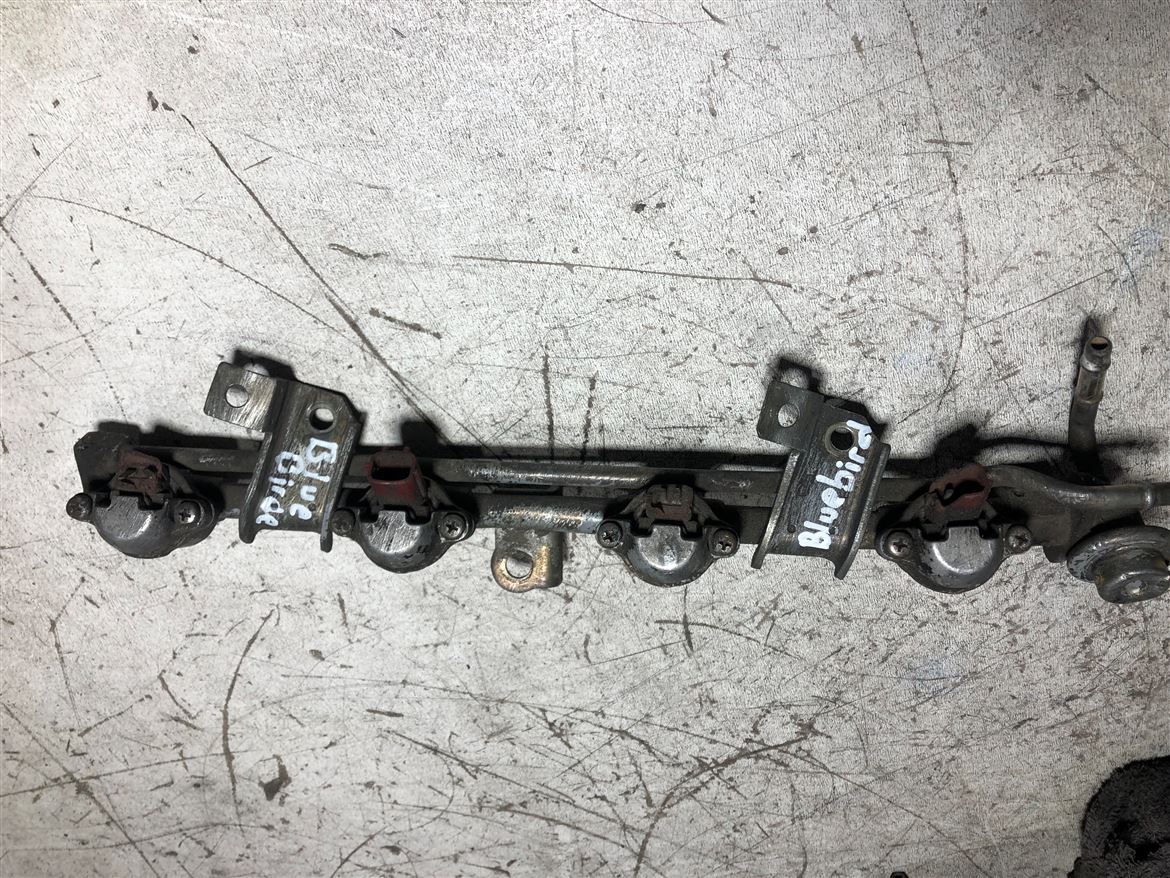 Nissan Bluebird 2.0 1991-1994 Enjektör Kütüğü