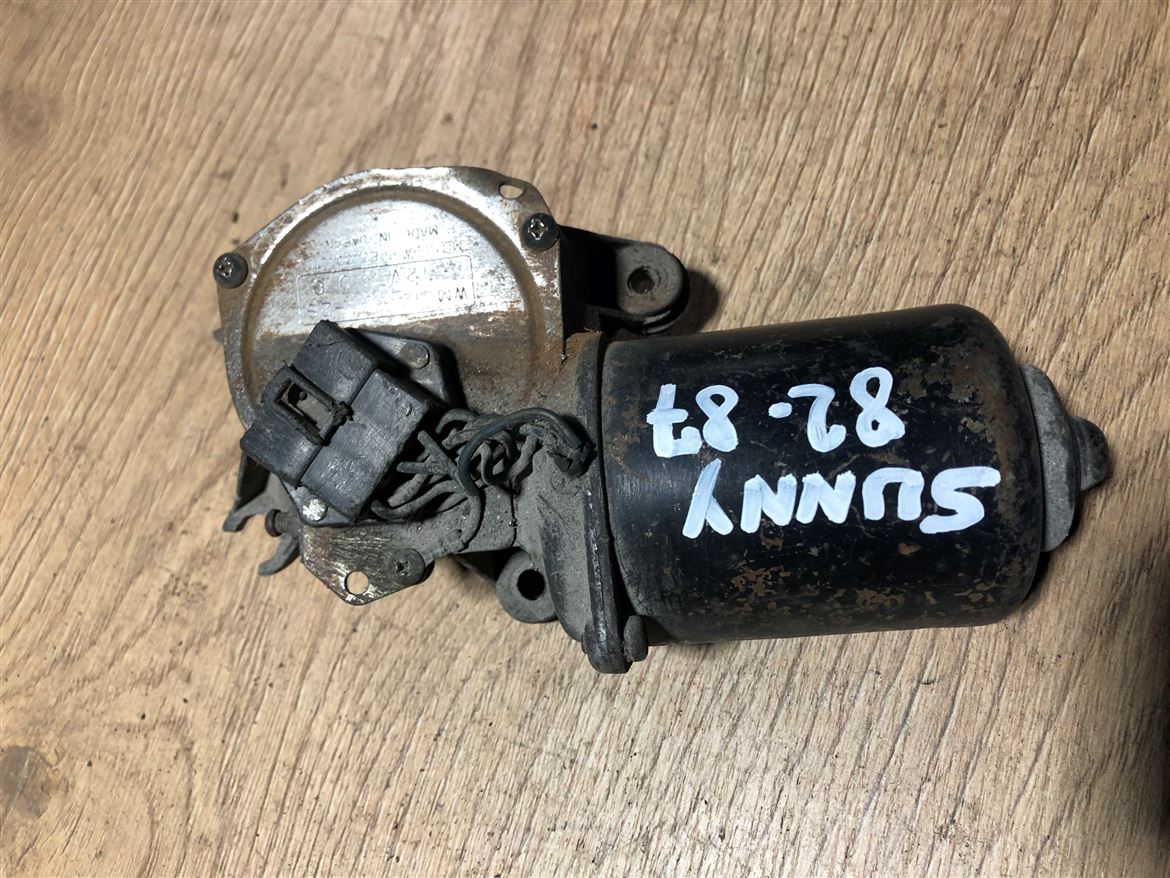 Nissan Sunny 1982-1987 Ön Cam Silecek Motoru